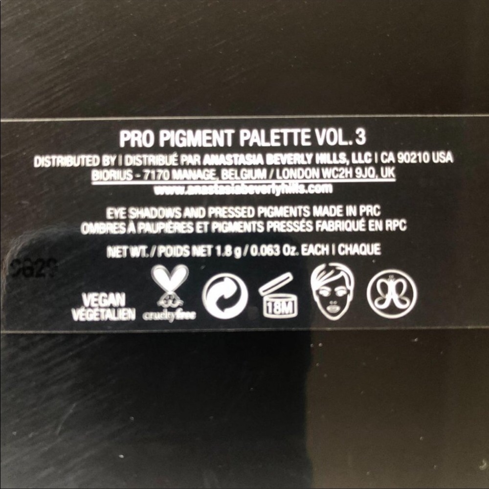 Limited Edition ABH Norvina Vol. 3 Palette - Picture 4 of 7